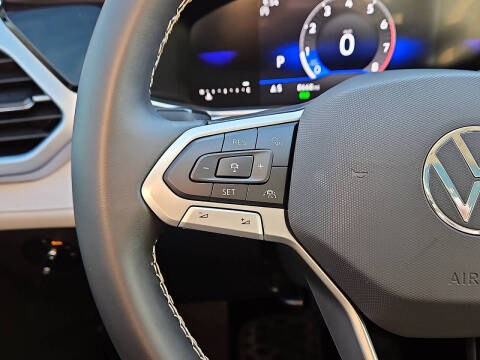 2025 Volkswagen Taos SE