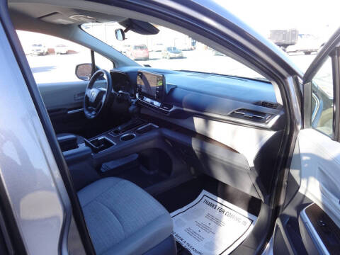 2021 Toyota Sienna LE 8-Passenger