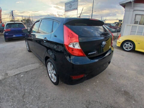 2012 Hyundai Accent SE