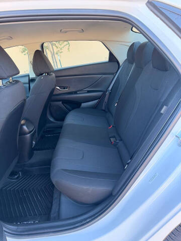 2025 Hyundai Elantra SE