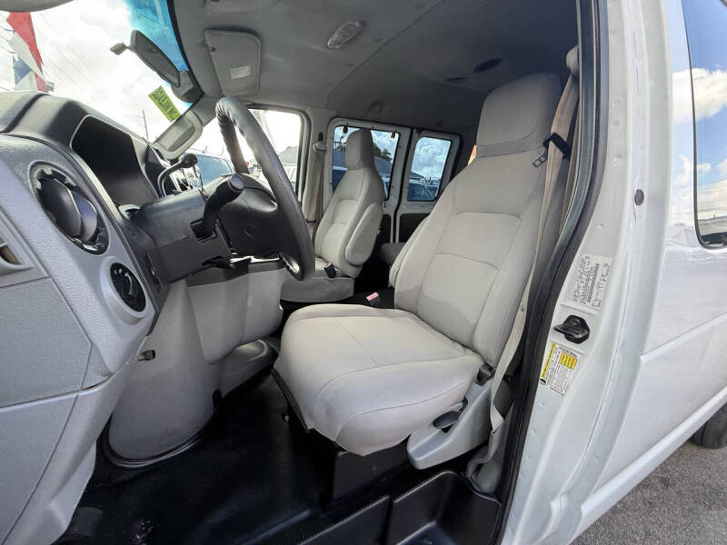 2012 Ford E-350