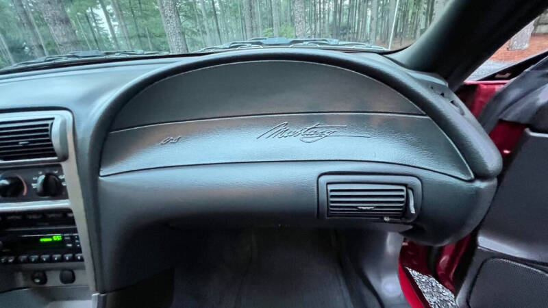 2004 Ford Mustang GT Deluxe