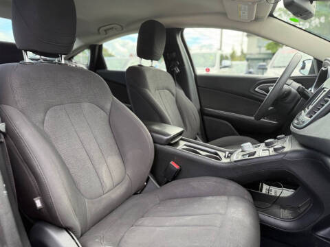 2015 Chrysler 200 LX