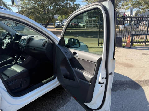 2017 Volkswagen Tiguan 2.0T Wolfsburg Edition