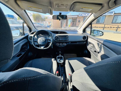 2016 Toyota Yaris 5-Door SE