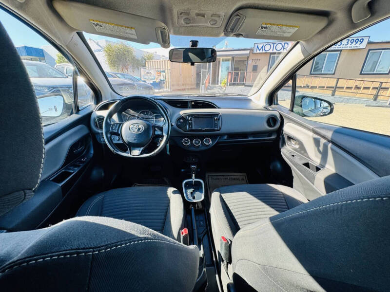 2016 Toyota Yaris 5-Door SE