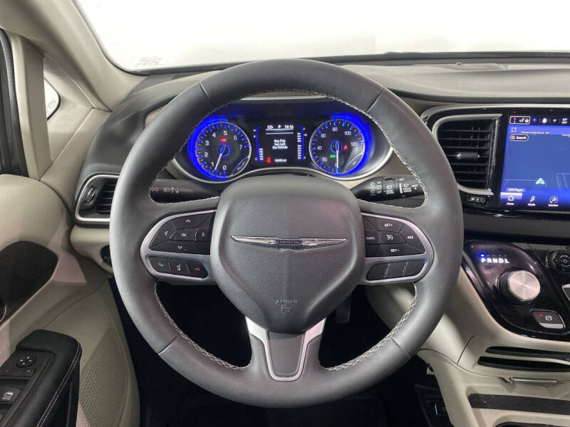 2022 Chrysler Voyager LX