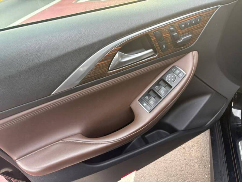 2017 Infiniti QX30 Premium