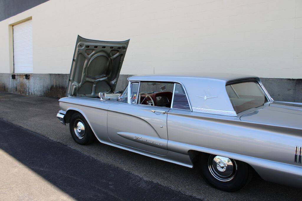 1960 Ford Thunderbird 9