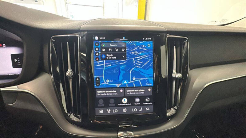 2024 Volvo XC60 B5 Core Dark Theme