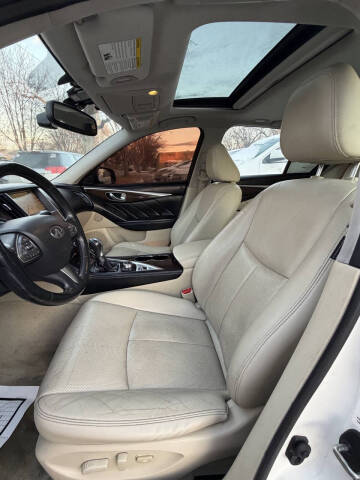 2015 Infiniti Q50 Premium