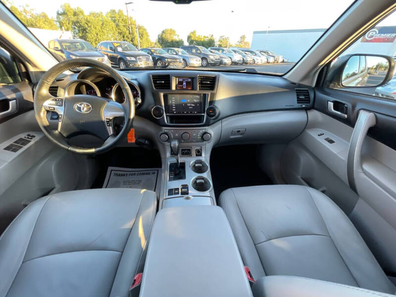 2013 Toyota Highlander SE