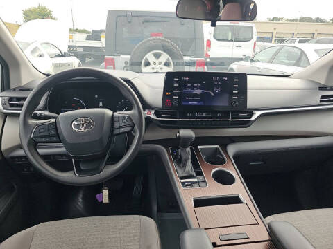 2023 Toyota Sienna LE 8-Passenger