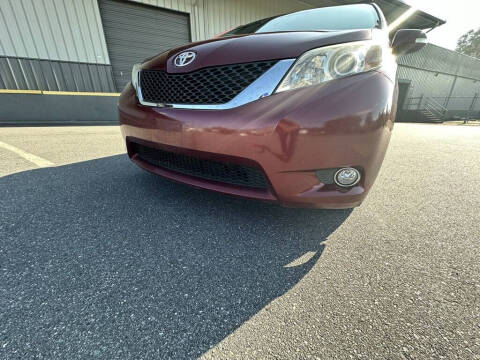 2013 Toyota Sienna XLE 8-Passenger