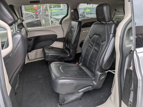 2017 Chrysler Pacifica Touring-L