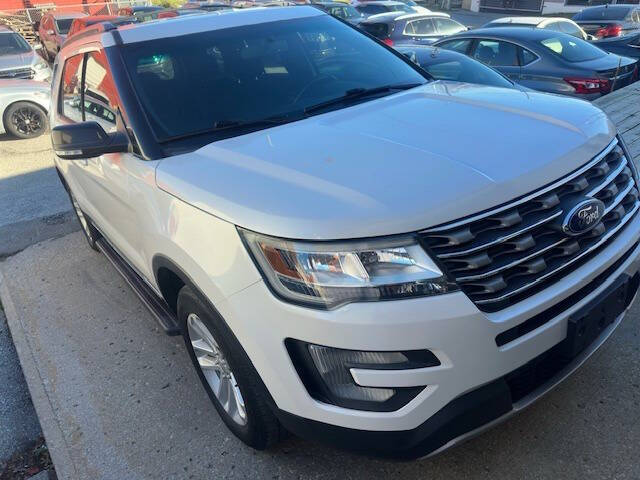 2017 Ford Explorer XLT photo 4