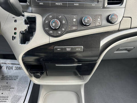 2011 Toyota Sienna LE 7-Passenger