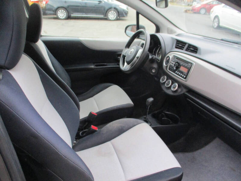 2012 Toyota Yaris 3-Door LE