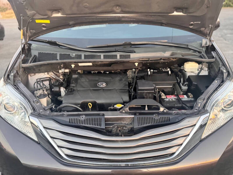 2013 Toyota Sienna XLE 8-Passenger