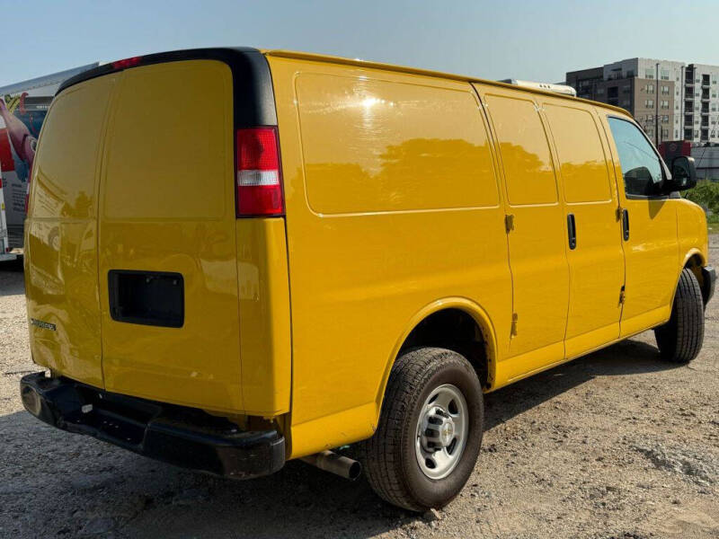 2022 Chevrolet Express 2500