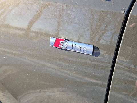 2022 Audi Q3 quattro S line Premium 45 TFSI