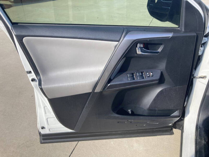 2017 Toyota RAV4 Hybrid LE Plus