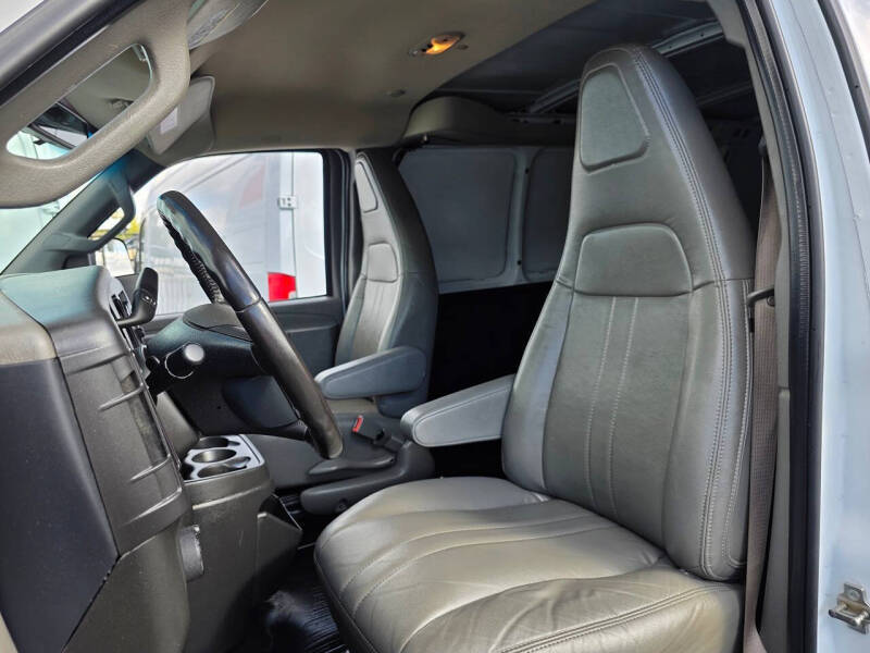 2023 GMC Savana 2500