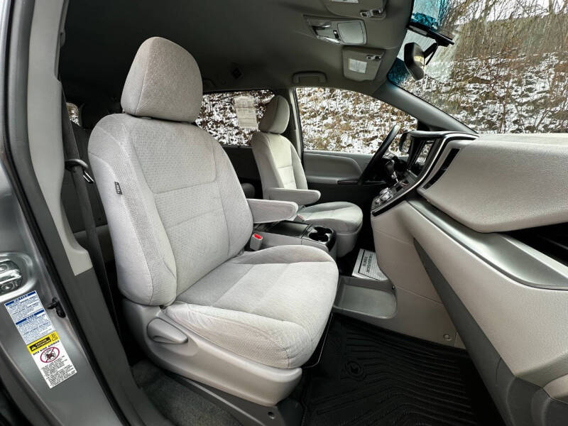 2015 Toyota Sienna LE 7-Passenger