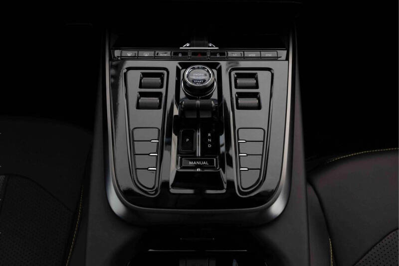 2025 Aston Martin DBX 707