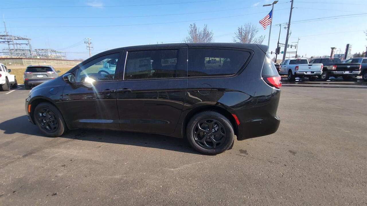 2024 Chrysler Pacifica Plug-In Hybrid for sale at Victoria Auto Sales in Victoria, MN