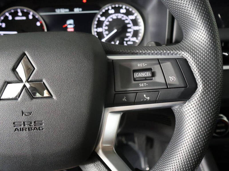 2026 Mitsubishi Outlander ES
