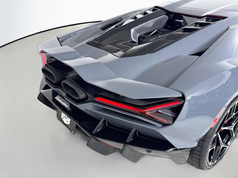 2024 Lamborghini Revuelto