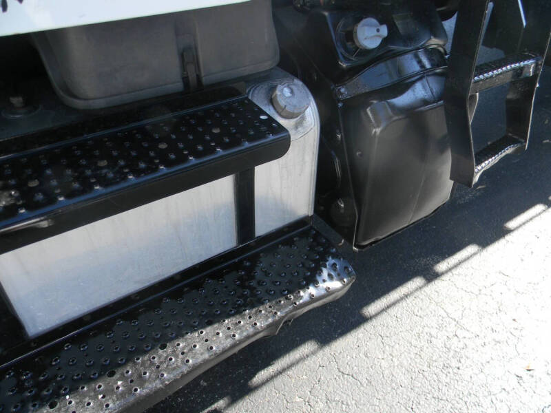 2015 Freightliner M2 106