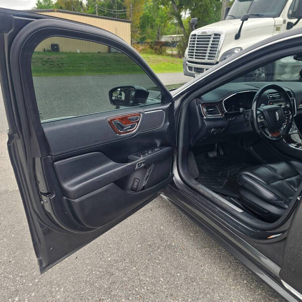 2017 Lincoln Continental Select