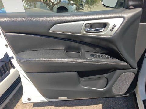 2020 Nissan Pathfinder SL