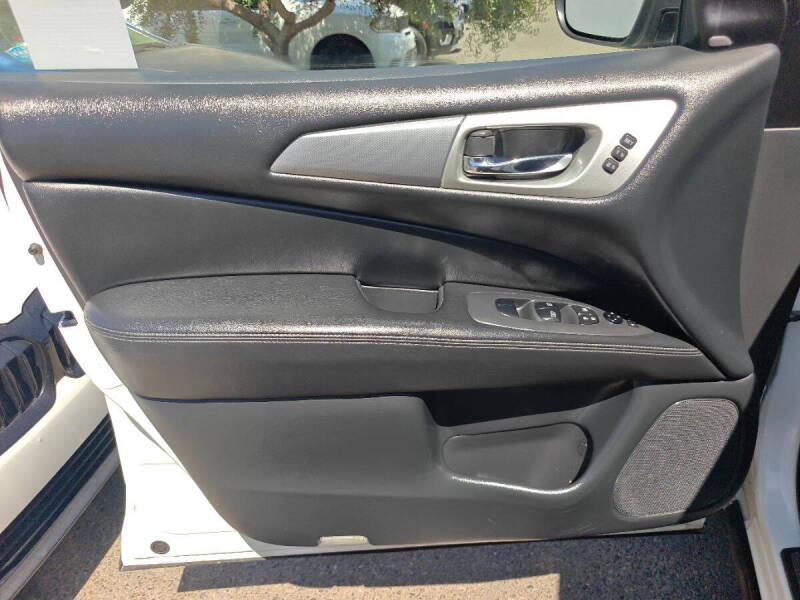 2020 Nissan Pathfinder SL