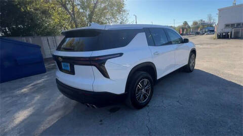 2024 Chevrolet Traverse LS