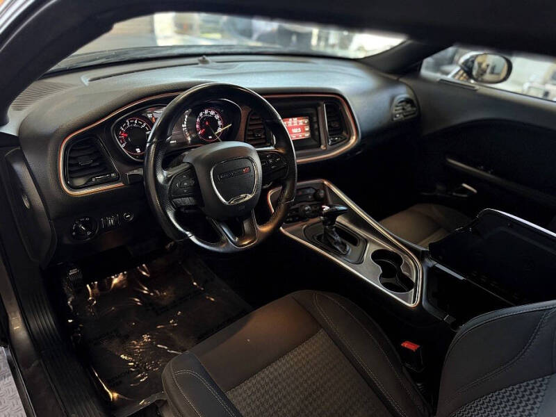 2017 Dodge Challenger SXT