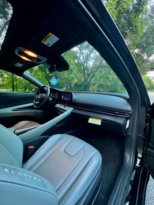 2025 Hyundai Elantra Hybrid Limited