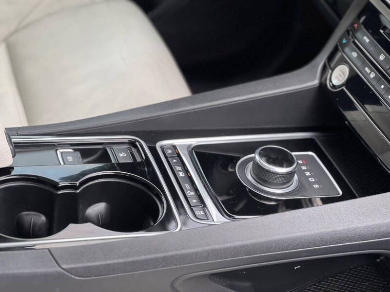 2017 Jaguar F-PACE 35t Prestige