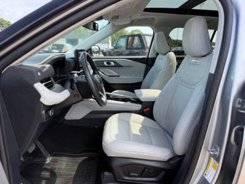 2025 Ford Explorer Platinum