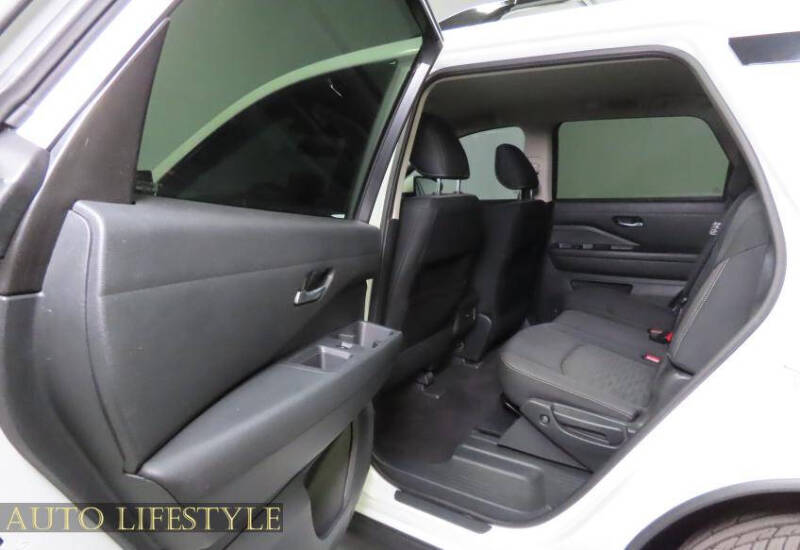 2022 Nissan Pathfinder SV