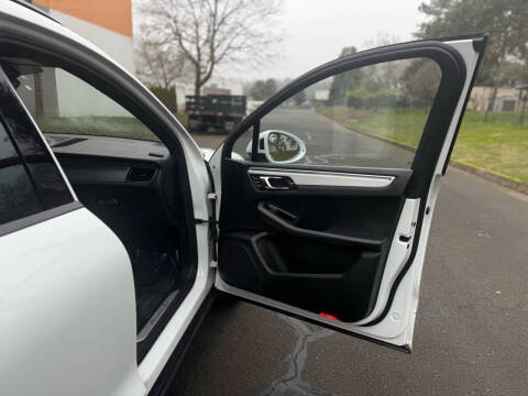 2017 Porsche Macan S