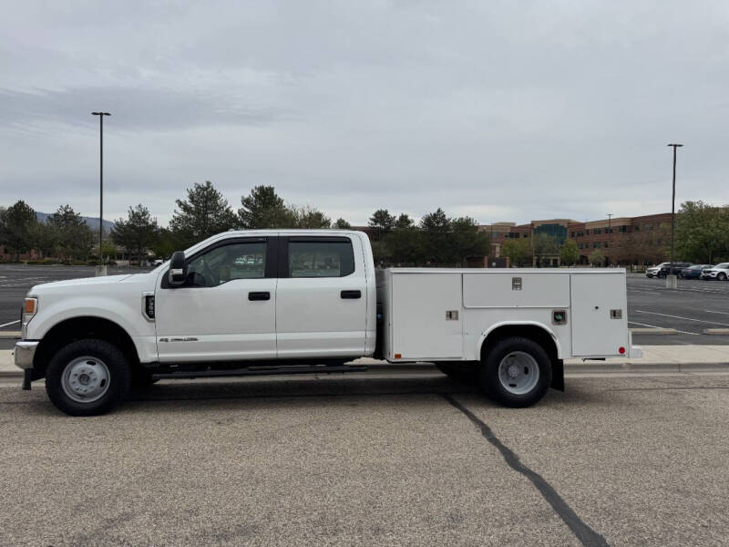 2022 Ford F-350 Super Duty Chassis Cab XL's photo