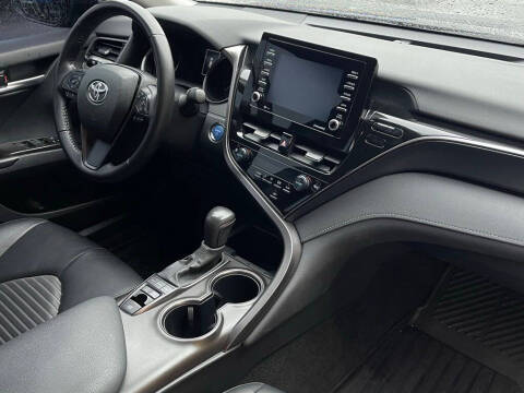 2024 Toyota Camry Hybrid SE