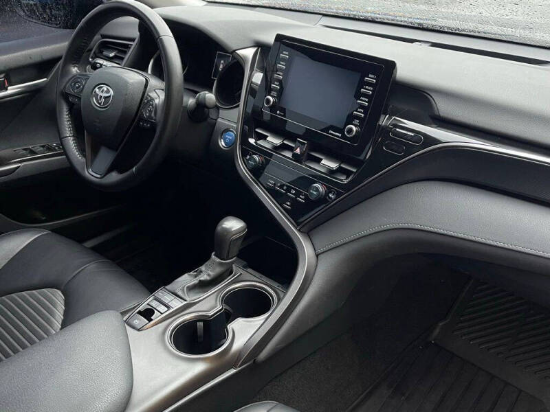 2024 Toyota Camry Hybrid SE