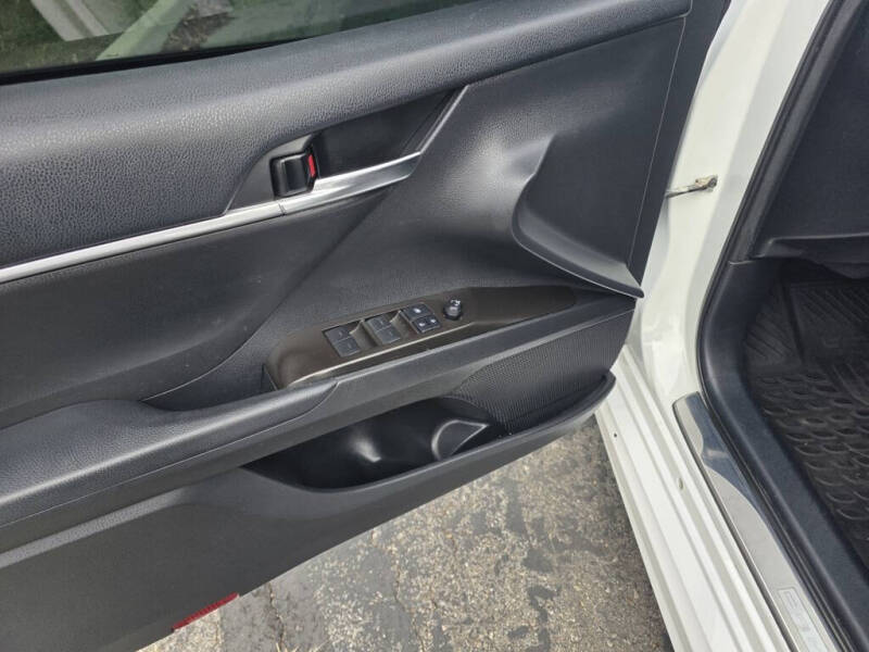 2022 Toyota Camry Hybrid SE