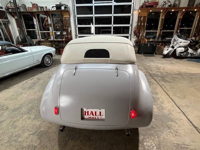 1940 Chevrolet Custom 2 Door