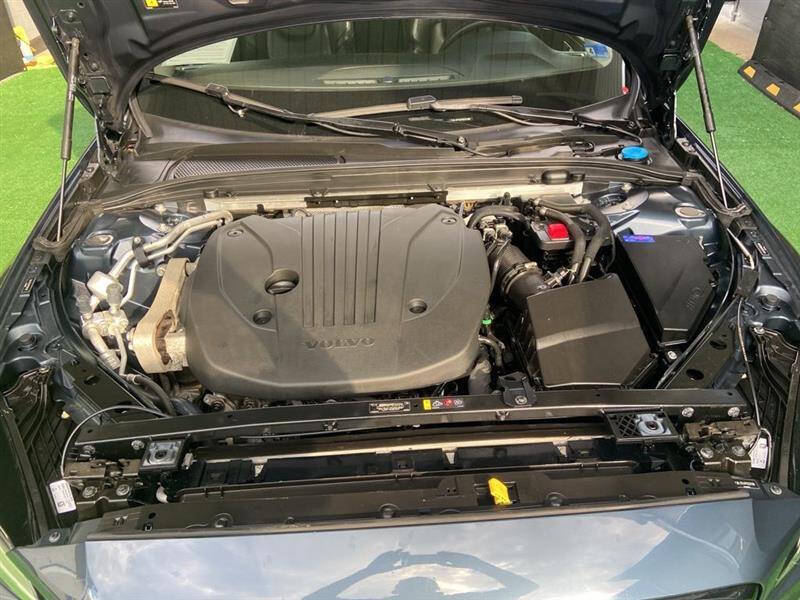 2023 Volvo S60 B5 Plus Dark Theme