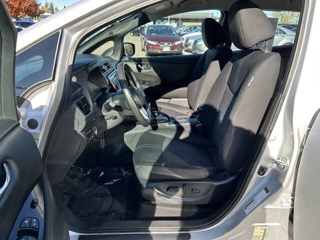 2019 Nissan Leaf SV photo 17